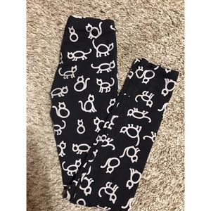 Crewcuts Girl’s everyday leggings with cat design.